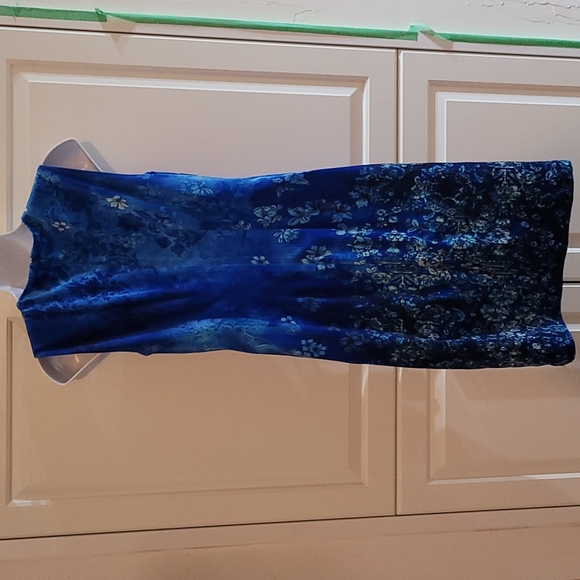 NWT  T Tahari Blue Fitted Floral Dress 2 - Picture 5 of 11